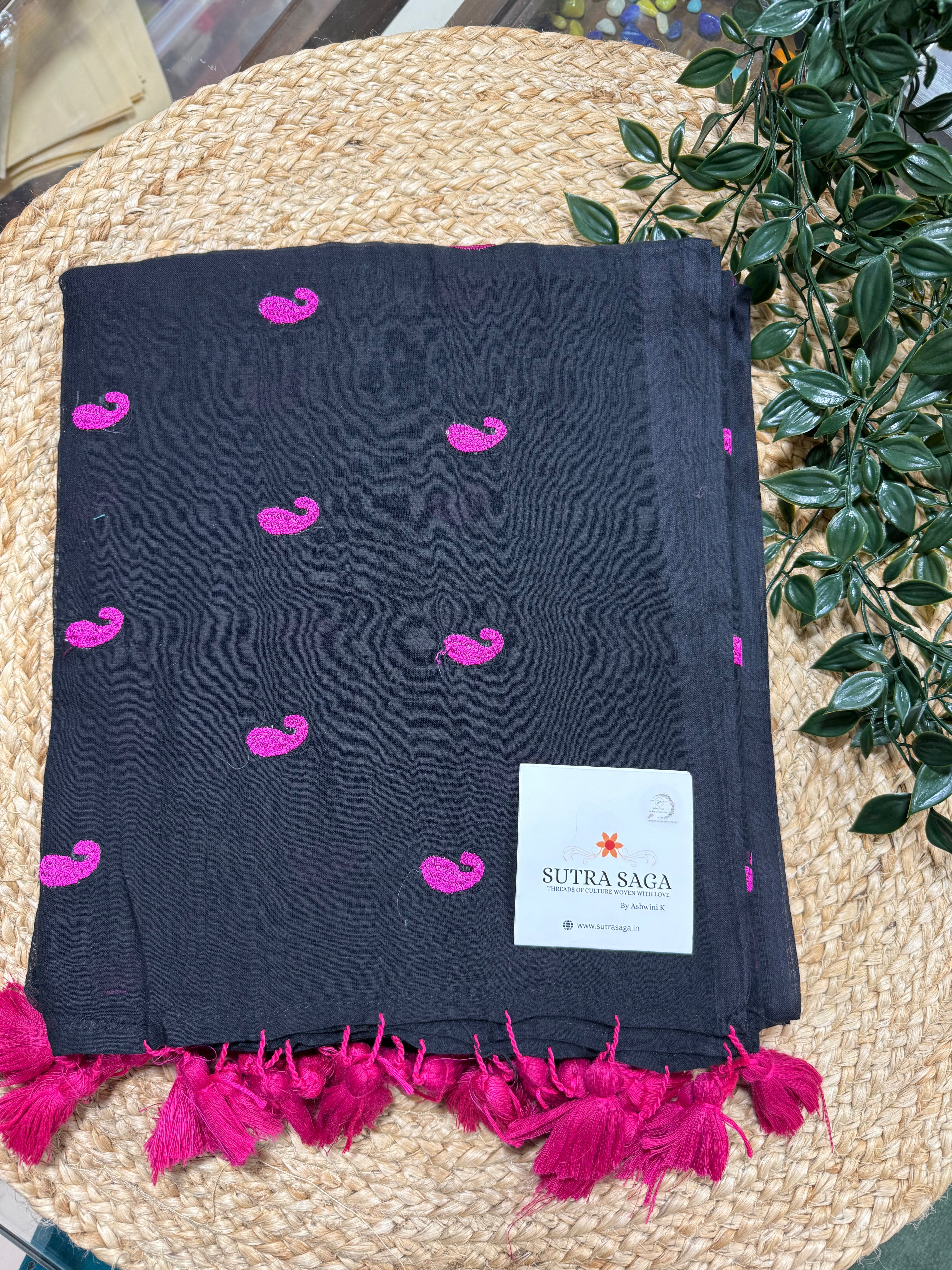 Mul Cotton Raw Mango(Kairi) Embroidery Saree