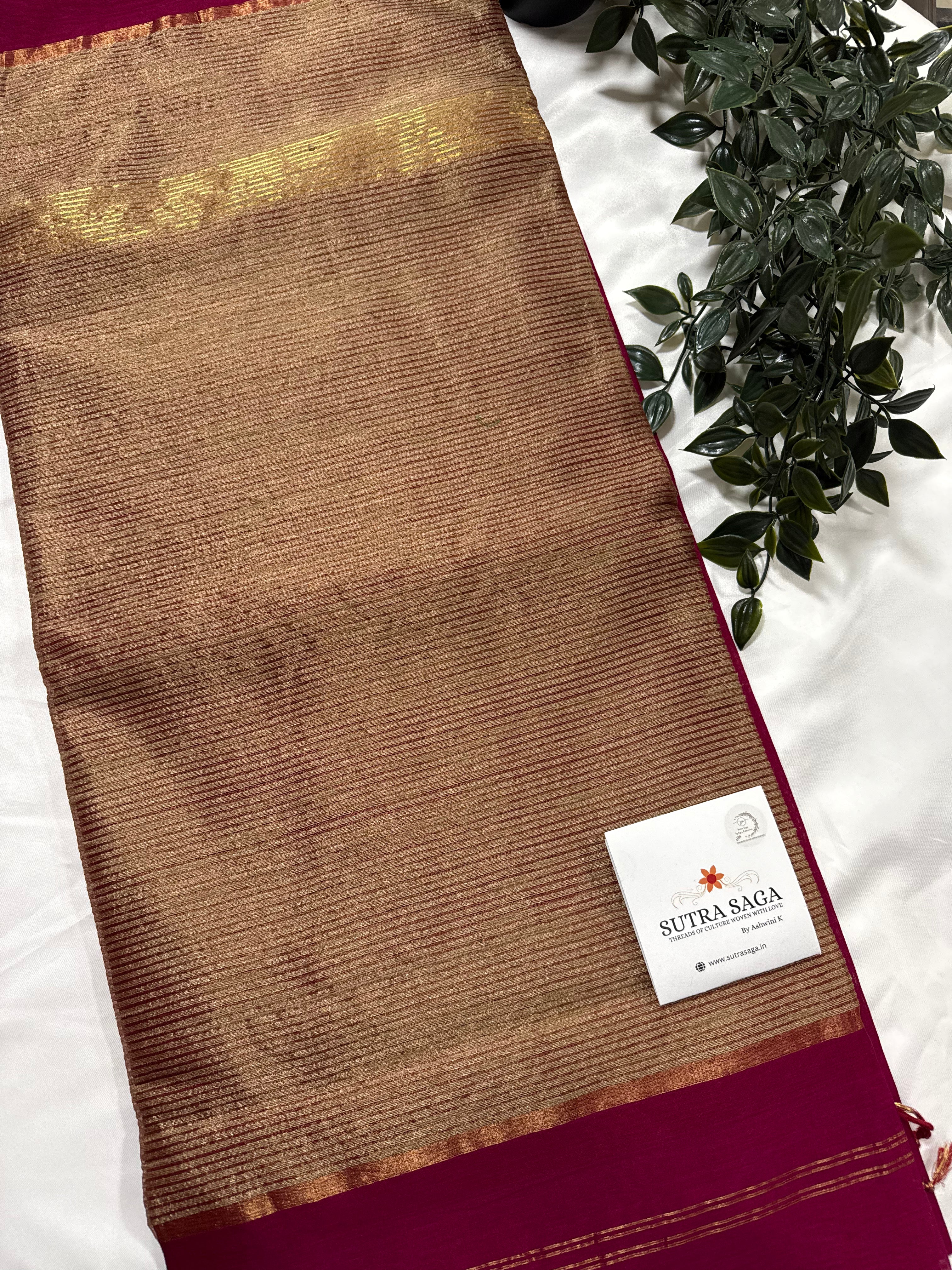 Gicha Palla plain Maheshwari Silk Sarees with Small Border