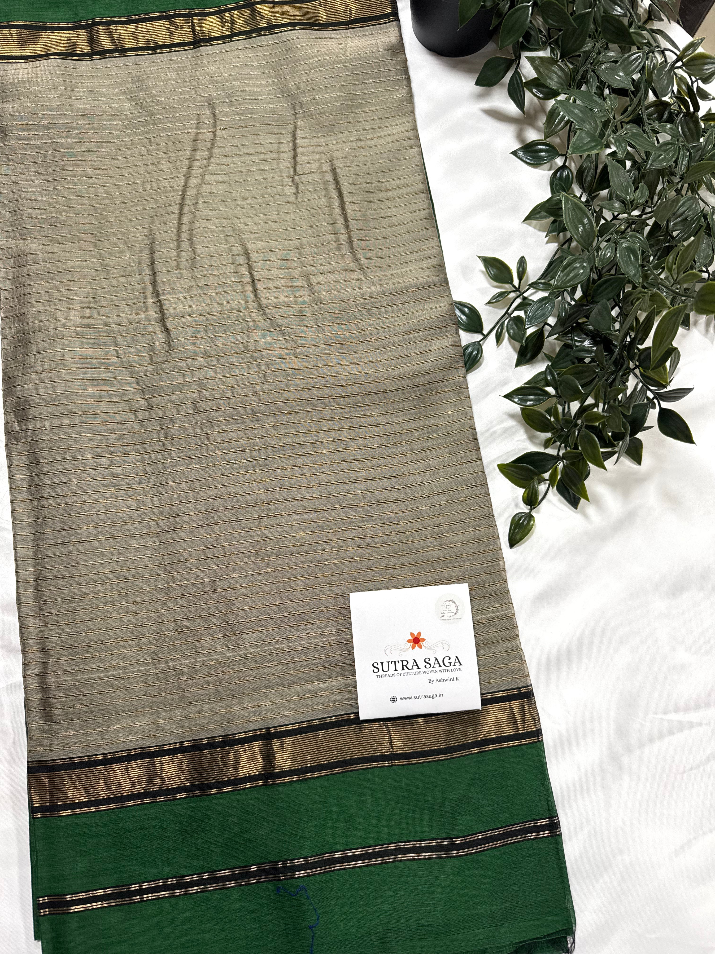 Gicha Palla Plain Maheshwari Saree with Small Border